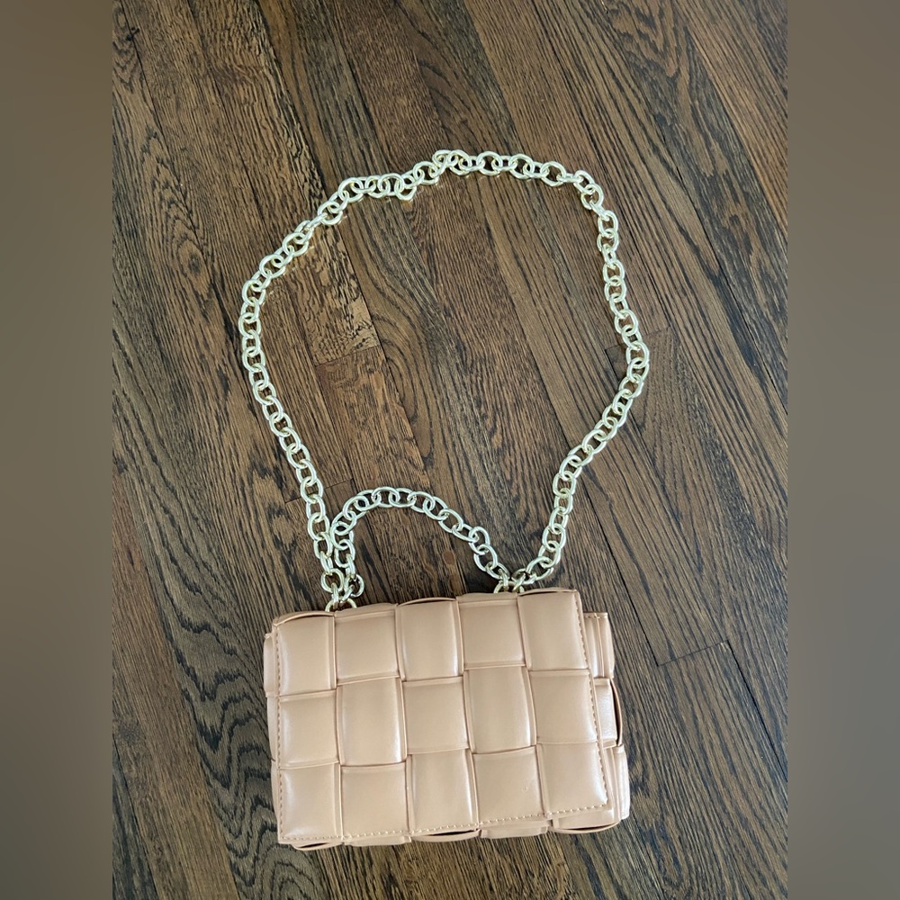 Tan woven crossbody with gold chain hardware